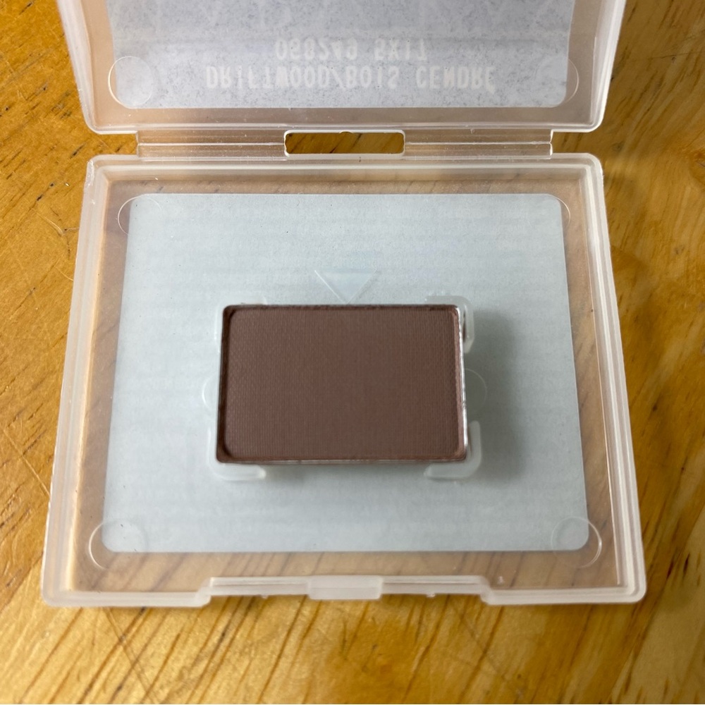 Mineral eye shadow
